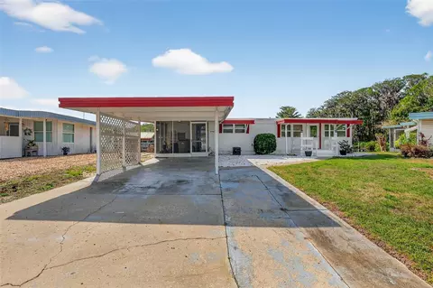 31701 Kelly Cir, Tavares, FL 32778