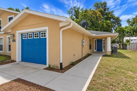 305 W Fountain St, Fruitland Park, FL 34731