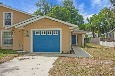 305 W Fountain St, Fruitland Park, FL 34731