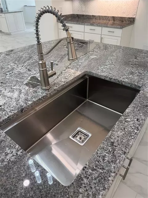 Kitchen - 421 W Chase St, Hernando, FL 34442 photo 5 of 7