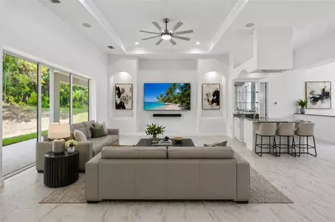 Living - 421 W Chase St, Hernando, FL 34442 photo 1 of 3