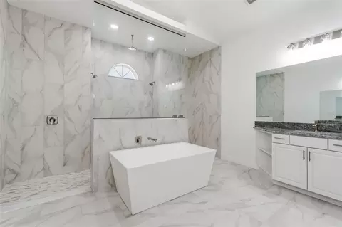 Bath - 421 W Chase St, Hernando, FL 34442 photo 1 of 6