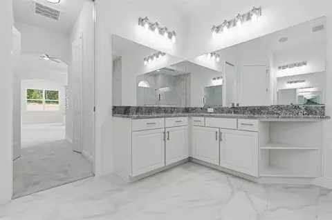 Entry Way - 421 W Chase St, Hernando, FL 34442 photo 3 of 3