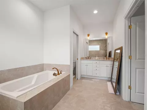 Bath - 11155 Cherry Lake Rd, Clermont, FL 34715 photo 4 of 8