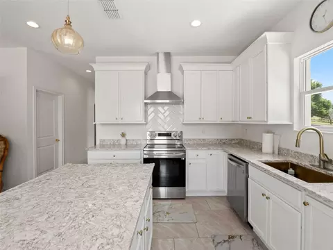 Kitchen - 11155 Cherry Lake Rd, Clermont, FL 34715 photo 1 of 5