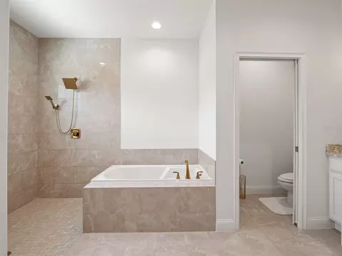 Bath - 11155 Cherry Lake Rd, Clermont, FL 34715 photo 1 of 8