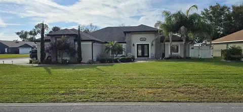 336 Lakecrest Dr, Tavares, FL 32778