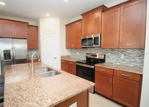 Kitchen - 3752 Quaint Ln, Clermont, FL 34711 photo 3 of 4
