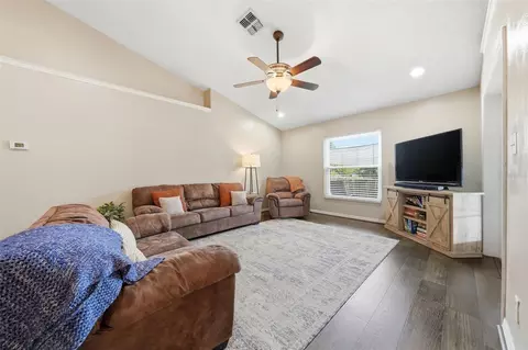 Living - 2505 Carmel Ln, Eustis, FL 32726 photo 2 of 3
