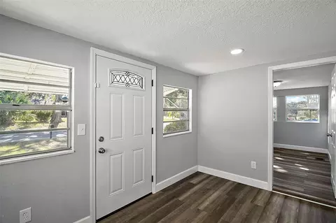 Entry Way - 105 W Stevens Ave, Eustis, FL 32726 photo 2 of 6