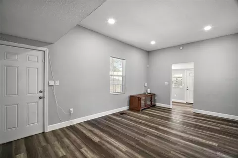 Entry Way - 105 W Stevens Ave, Eustis, FL 32726 photo 3 of 6
