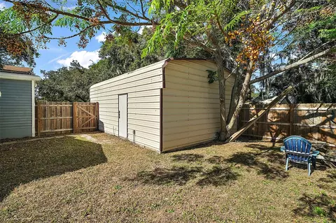 Exterior - 105 W Stevens Ave, Eustis, FL 32726 photo 6 of 8