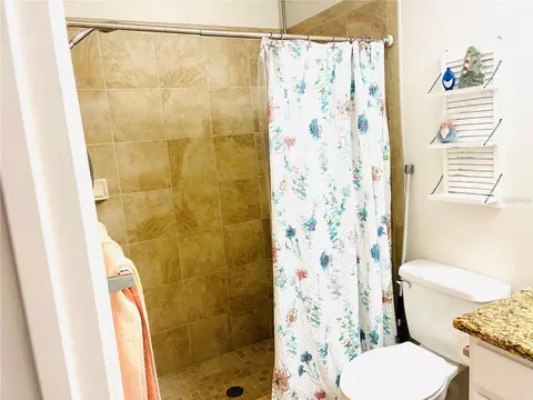 Bath - 40551 E 5th Ave, Umatilla, FL 32784 photo 2 of 2
