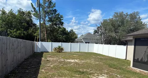 Exterior - 40551 E 5th Ave, Umatilla, FL 32784 photo 4 of 4