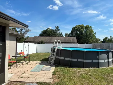 Exterior - 40551 E 5th Ave, Umatilla, FL 32784 photo 3 of 4