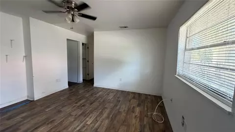 Living - 517 Harris St, Sebring, FL 33870 photo 2 of 3