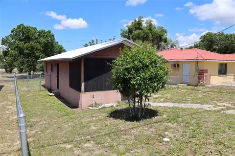 Exterior - 517 Harris St, Sebring, FL 33870 photo 4 of 11