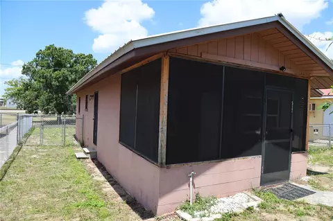 Exterior - 517 Harris St, Sebring, FL 33870 photo 5 of 11