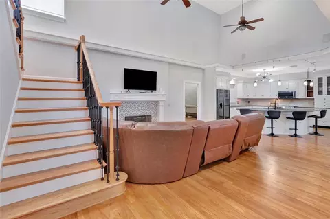 Entry Way - 1215 Lakeshore Dr, Eustis, FL 32726 photo 3 of 8