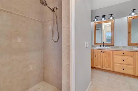 Bath - 1215 Lakeshore Dr, Eustis, FL 32726 photo 7 of 8