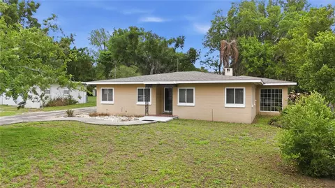 126 E Magnolia Ave, Howey In The Hills, FL 34737
