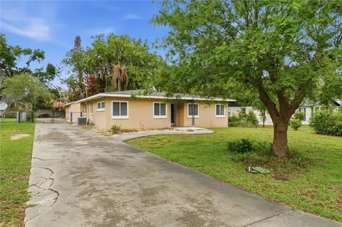 126 E Magnolia Ave, Howey In The Hills, FL 34737