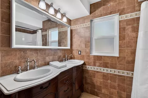 Bath - Undisclosed, Mount Dora, FL 32757 photo 4 of 5