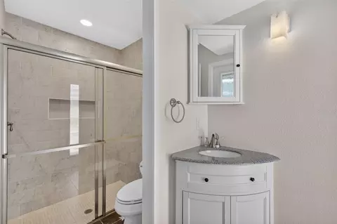 Bath - Undisclosed, Mount Dora, FL 32757 photo 3 of 5