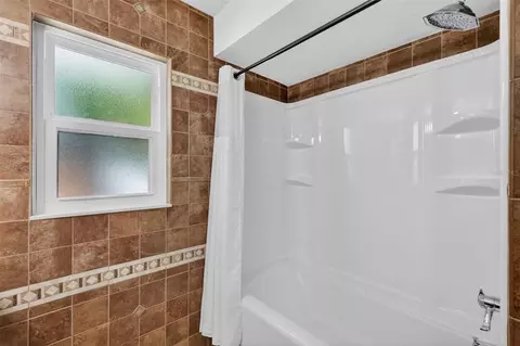 Bath - Undisclosed, Mount Dora, FL 32757 photo 5 of 5