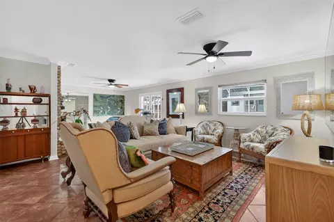 Living - Undisclosed, Mount Dora, FL 32757 photo 2 of 3