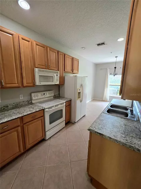 Kitchen - 708 Fortanini Cir, Ocoee, FL 34761 photo 2 of 2