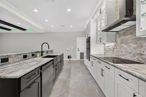 Kitchen - 1309 S Center St, Eustis, FL 32726 photo 7 of 10