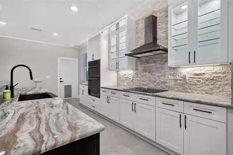Kitchen - 1309 S Center St, Eustis, FL 32726 photo 8 of 10