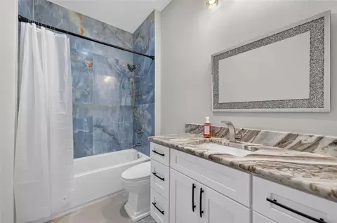 Bath - 1309 S Center St, Eustis, FL 32726 photo 3 of 3