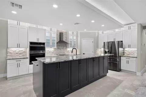 Kitchen - 1309 S Center St, Eustis, FL 32726 photo 2 of 10