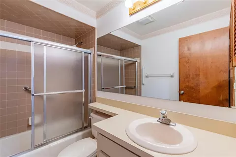Bath - 2681 Washington Ave #18, Eustis, FL 32726 photo 1 of 1