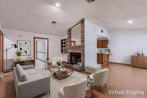 Living - 2681 Washington Ave #18, Eustis, FL 32726 photo 1 of 8