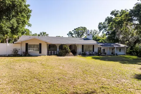 Exterior - 1505 E Crooked Lake Dr, Eustis, FL 32726 photo 1 of 8