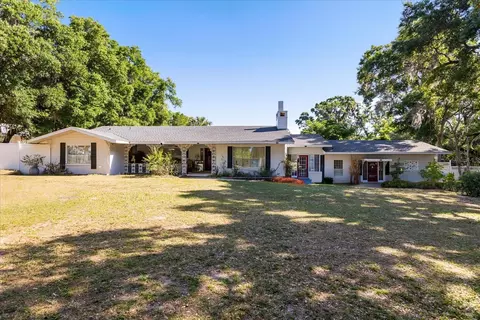 Exterior - 1505 E Crooked Lake Dr, Eustis, FL 32726 photo 2 of 8