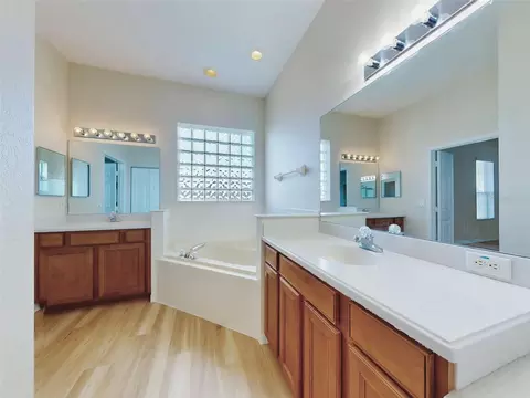 Bath - 12066 SE 176 Loop, Summerfield, FL 34491 photo 5 of 6