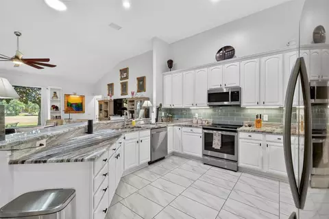 Kitchen - 1760 Edgewater Dr, Mount Dora, FL 32757 photo 2 of 6