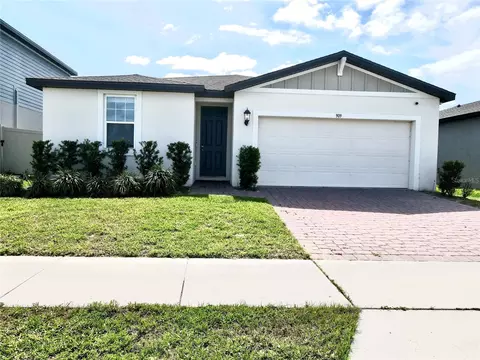 909 Cambridge Dr, Winter Haven, FL 33881