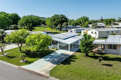 1026 Capella Dr, Tavares, FL 32778