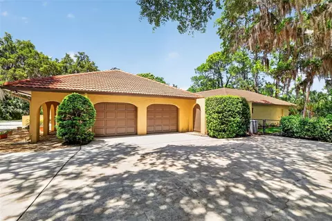 Exterior - 1109 Elysium Blvd, Mount Dora, FL 32757 photo 5 of 16