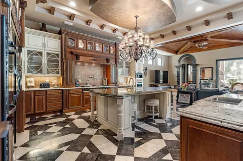 Kitchen - 641 Woodbridge Dr, Ormond Beach, FL 32174 photo 2 of 5