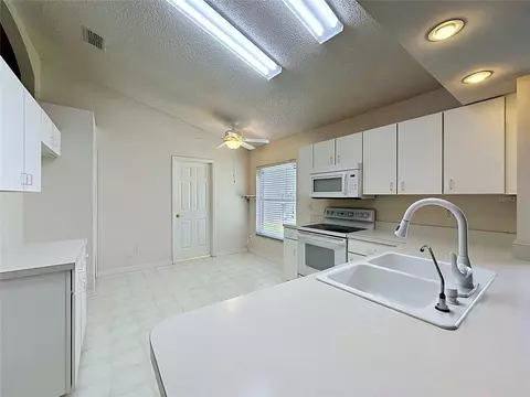Kitchen - 3675 Eversholt St, Clermont, FL 34711 photo 1 of 4