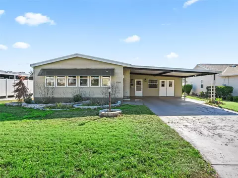 1514 Hillcrest Dr, Lady Lake, FL 32159