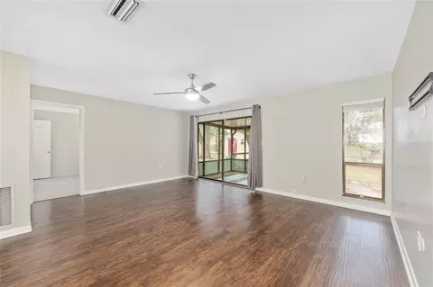 Living - 10 Silver Dr, Ocala, FL 34472 photo 2 of 6