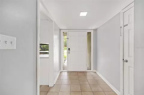 Entry Way - 10 Silver Dr, Ocala, FL 34472 photo 3 of 3