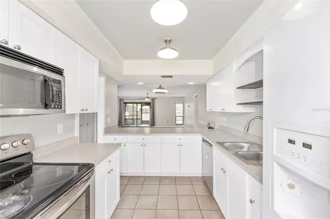 Kitchen - 10 Silver Dr, Ocala, FL 34472 photo 2 of 5